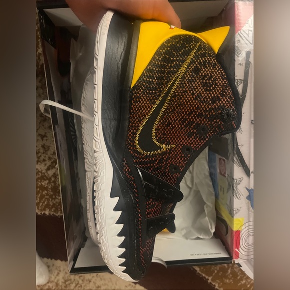 Kyrie 7 Rayguns, Size 10 - Picture 1 of 9